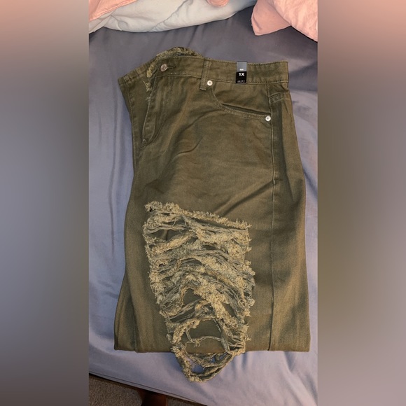 Calculated Moves Wide Leg Distressed Jean - Picture 5 of 5